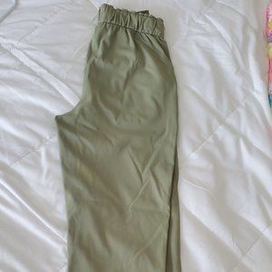 Lululemon- keep moving 7/8 pant